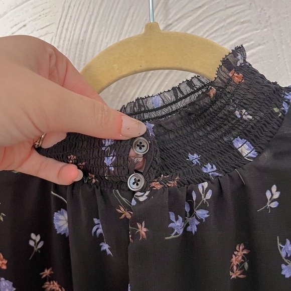 Aritzia Wilfred Valencia Blouse Black Floral Smocked Puff Sleeve Top | sz small - Picture 5 of 5